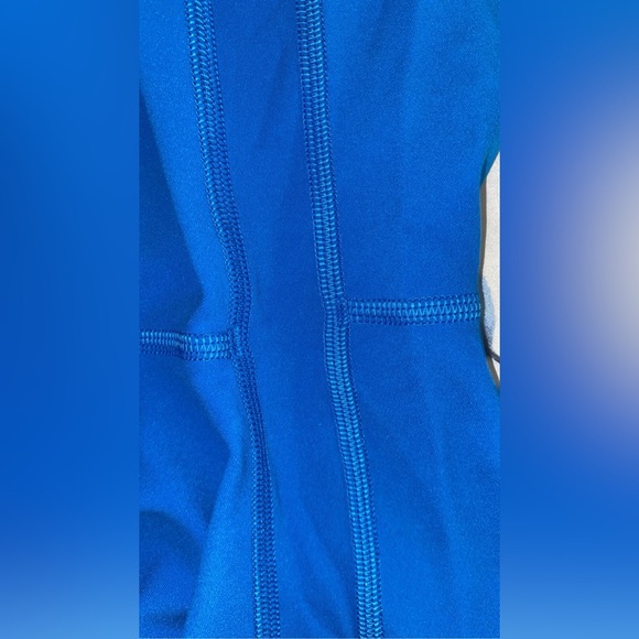 Lululemon align shorts in poolside - Picture 3 of 4